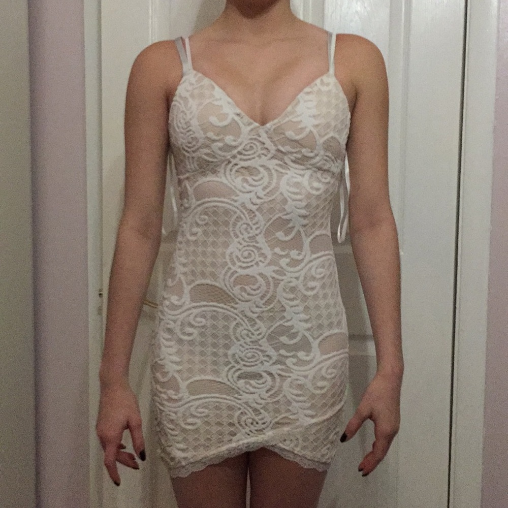 White/cream lace dress